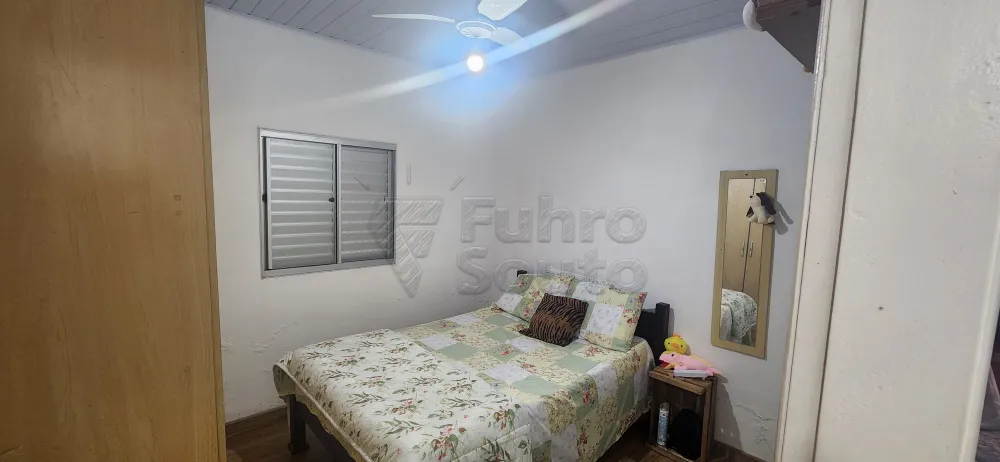 Comprar Casa / Padr&atilde;o em Pelotas R$ 250.000,00 - Foto 3