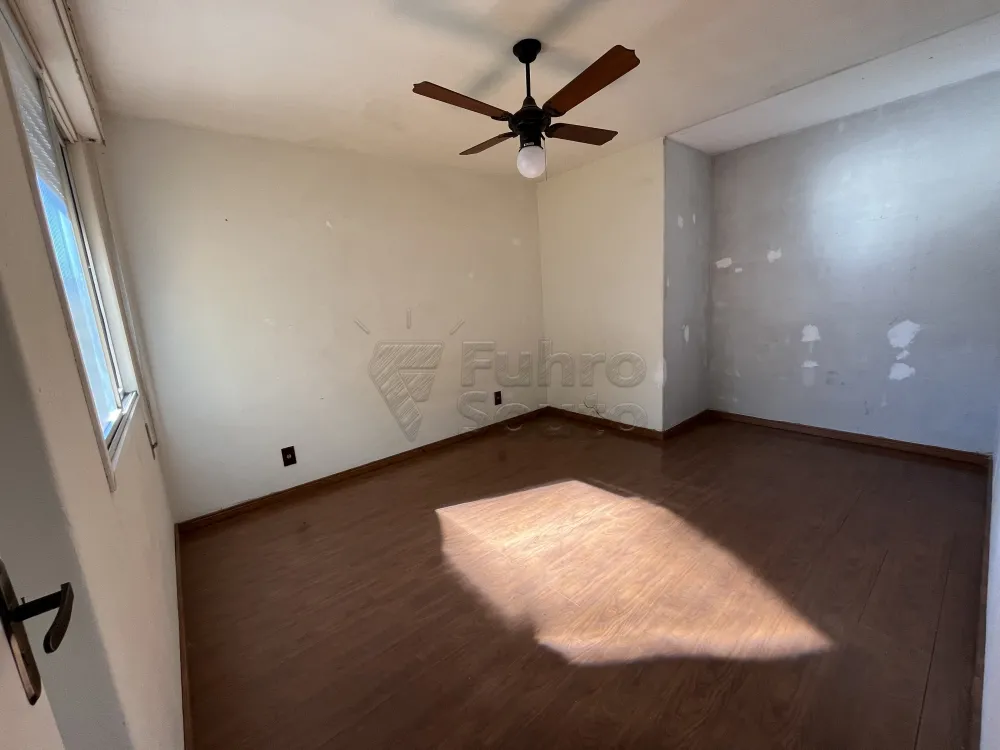 Comprar Apartamento / Padr&atilde;o em Pelotas R$ 220.000,00 - Foto 2