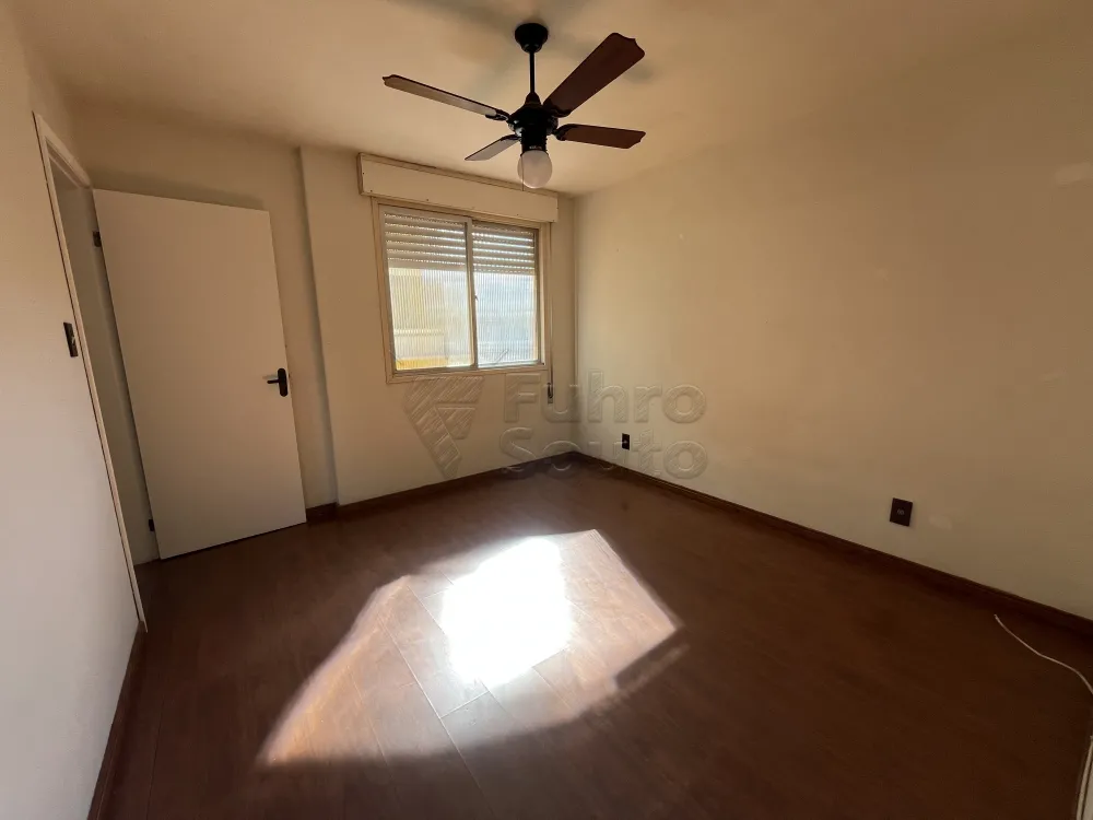 Comprar Apartamento / Padr&atilde;o em Pelotas R$ 220.000,00 - Foto 7
