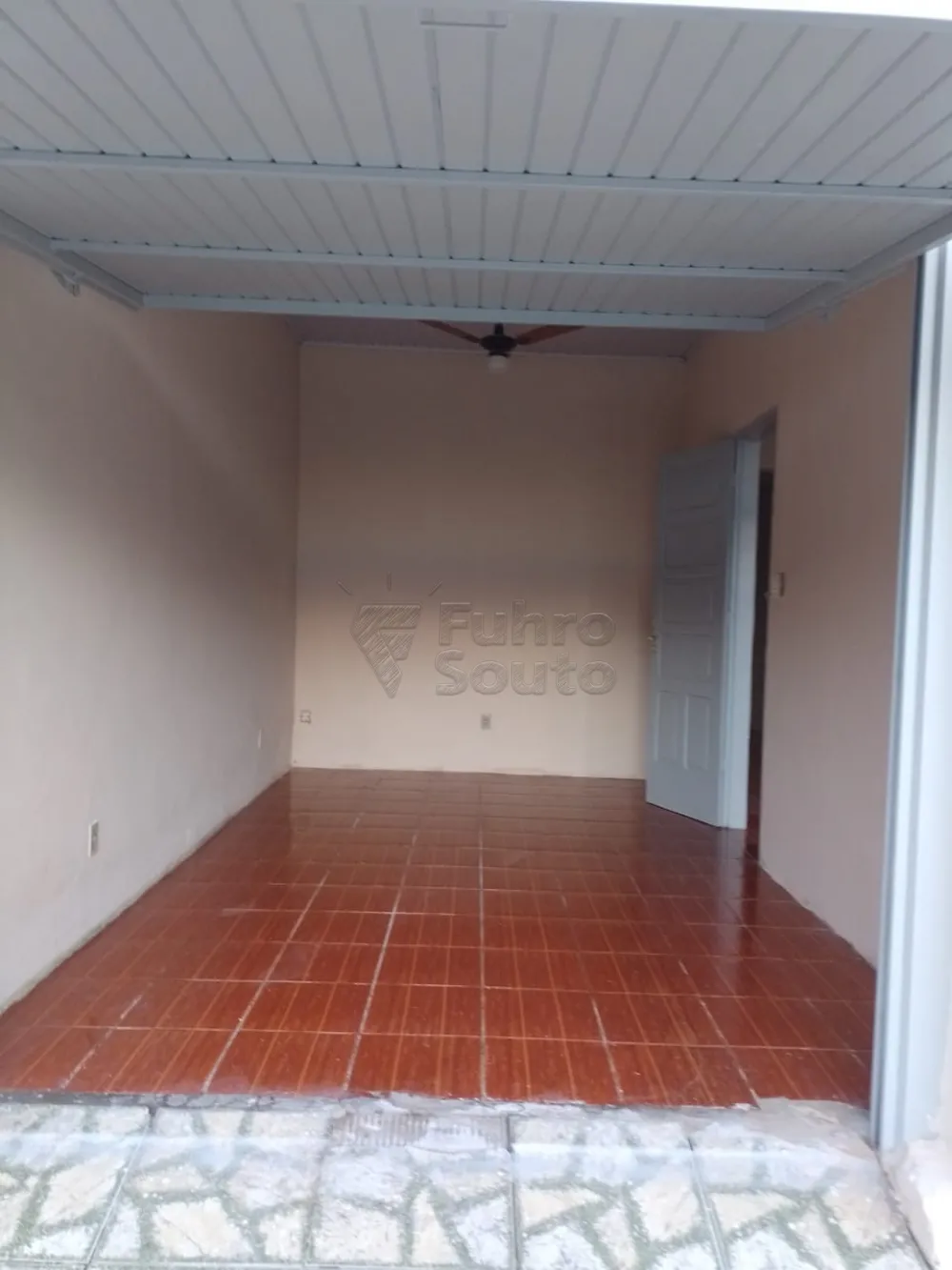 Comprar Casa / Padr&atilde;o em Pelotas R$ 310.000,00 - Foto 6