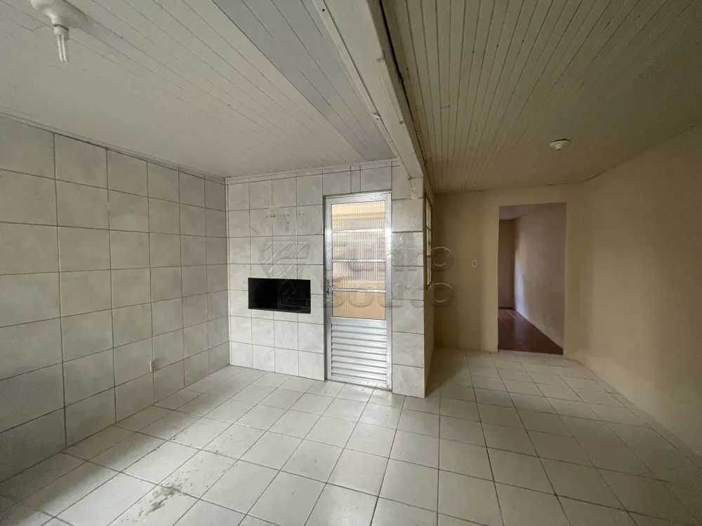Comprar Casa / Padr&atilde;o em Pelotas R$ 310.000,00 - Foto 2