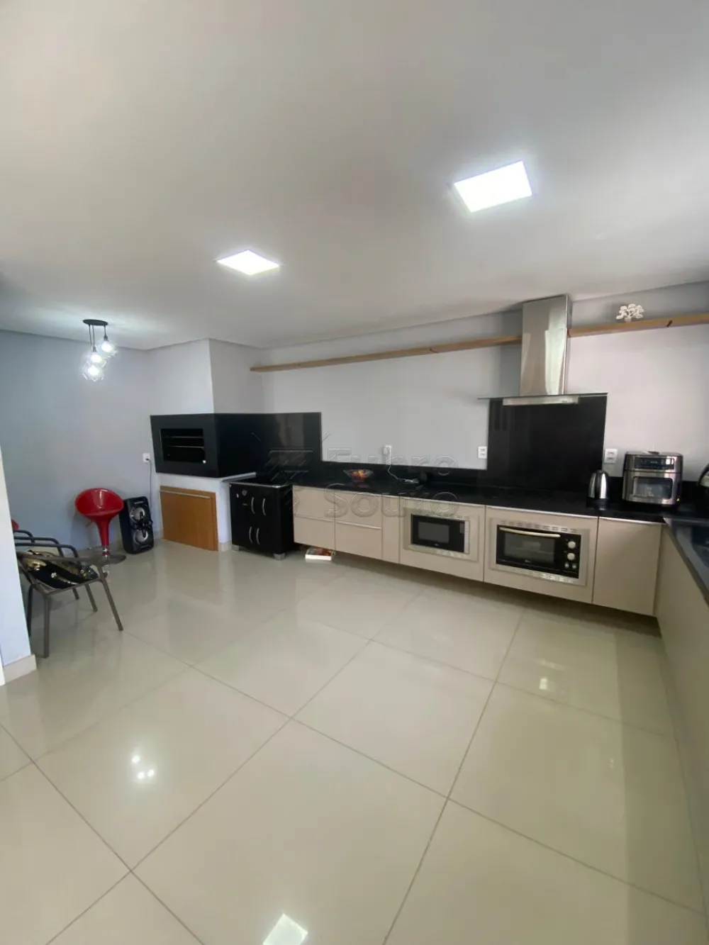 Alugar Casa / Padr&atilde;o em Pelotas R$ 7.500,00 - Foto 2