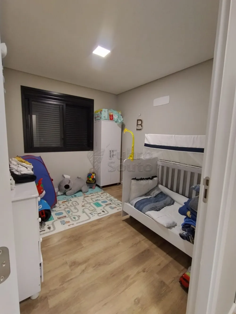 Comprar Apartamento / Padr&atilde;o em Pelotas R$ 700.000,00 - Foto 6