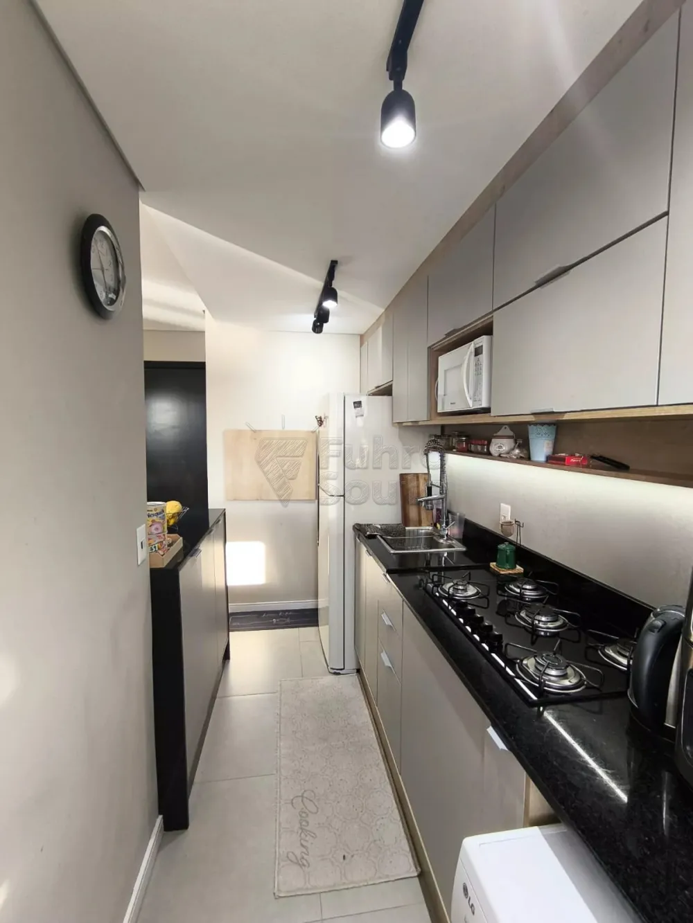 Comprar Apartamento / Padr&atilde;o em Pelotas R$ 700.000,00 - Foto 4