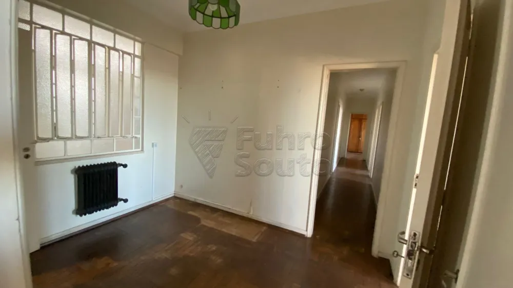 Comprar Apartamento / Padr&atilde;o em Pelotas R$ 250.000,00 - Foto 4