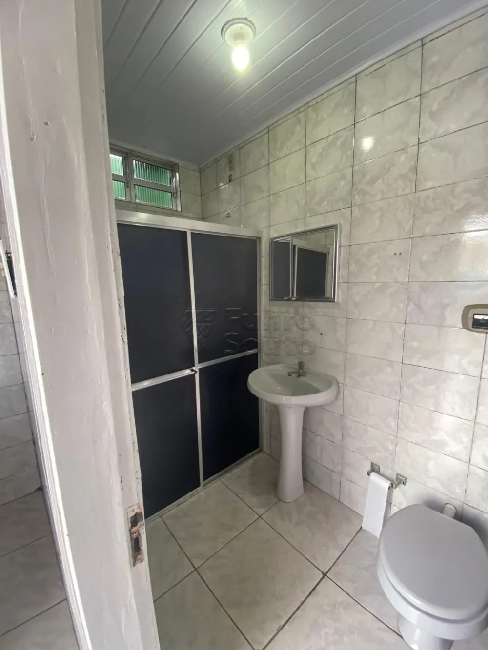 Comprar Casa / Padr&atilde;o em Pelotas R$ 350.000,00 - Foto 7