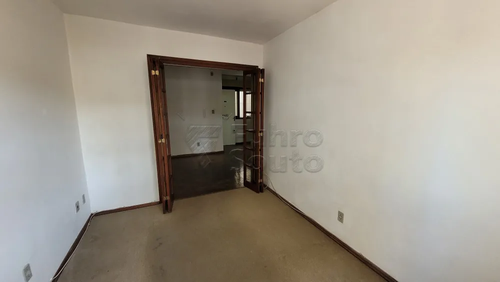 Comprar Apartamento / Padr&atilde;o em Pelotas R$ 230.000,00 - Foto 6