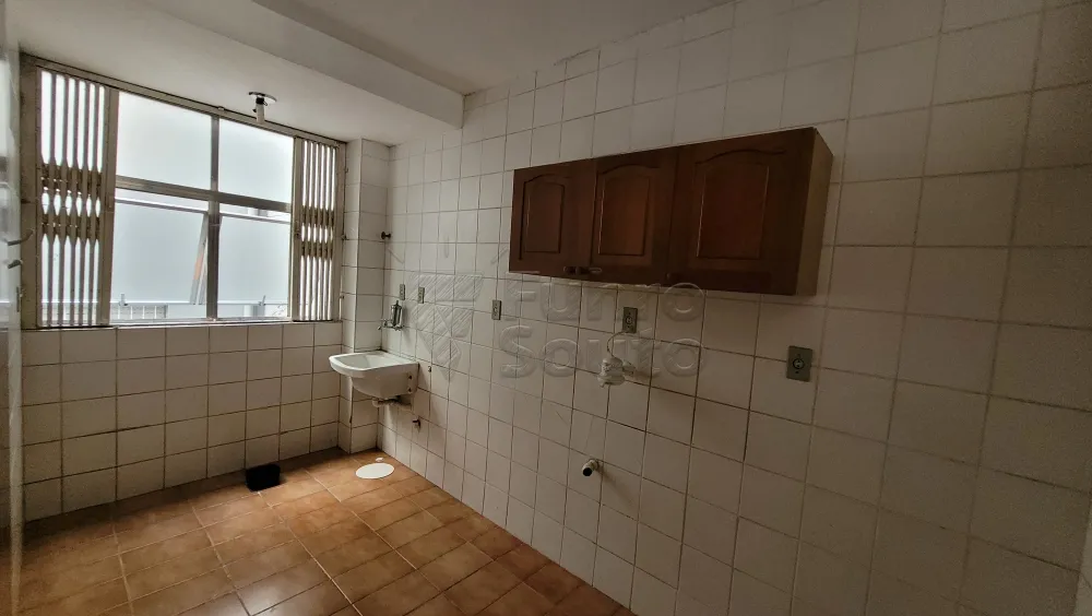 Comprar Apartamento / Padr&atilde;o em Pelotas R$ 230.000,00 - Foto 2