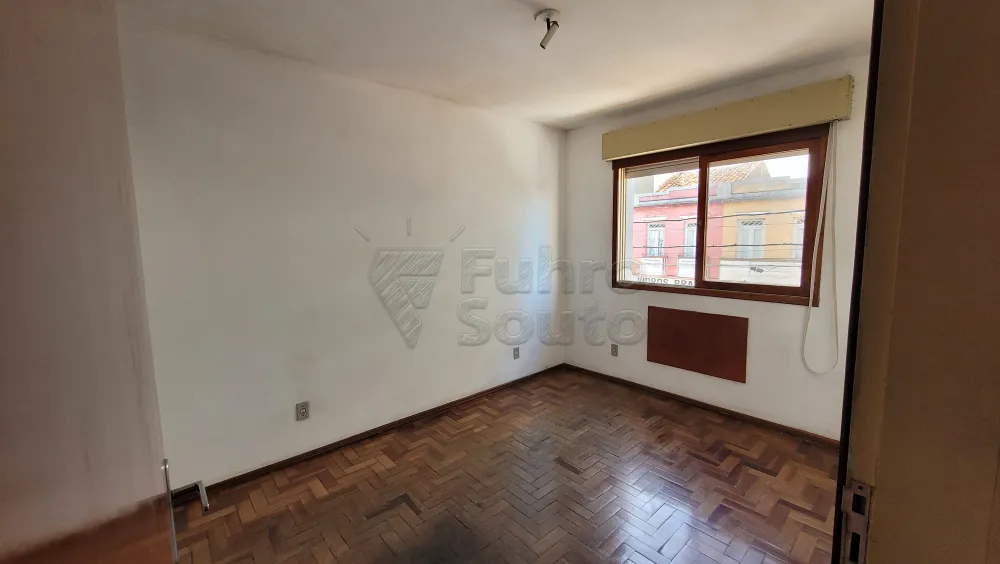 Comprar Apartamento / Padr&atilde;o em Pelotas R$ 230.000,00 - Foto 5