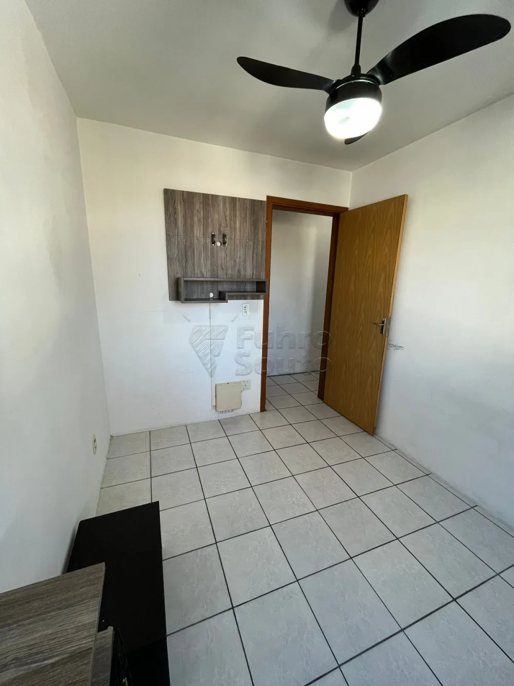 Comprar Apartamento / Padr&atilde;o em Pelotas R$ 150.000,00 - Foto 4