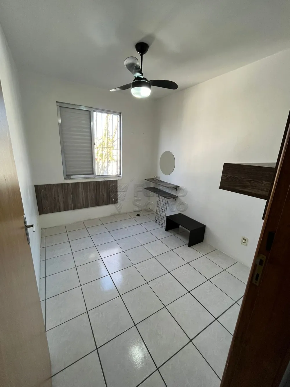Comprar Apartamento / Padr&atilde;o em Pelotas R$ 150.000,00 - Foto 5