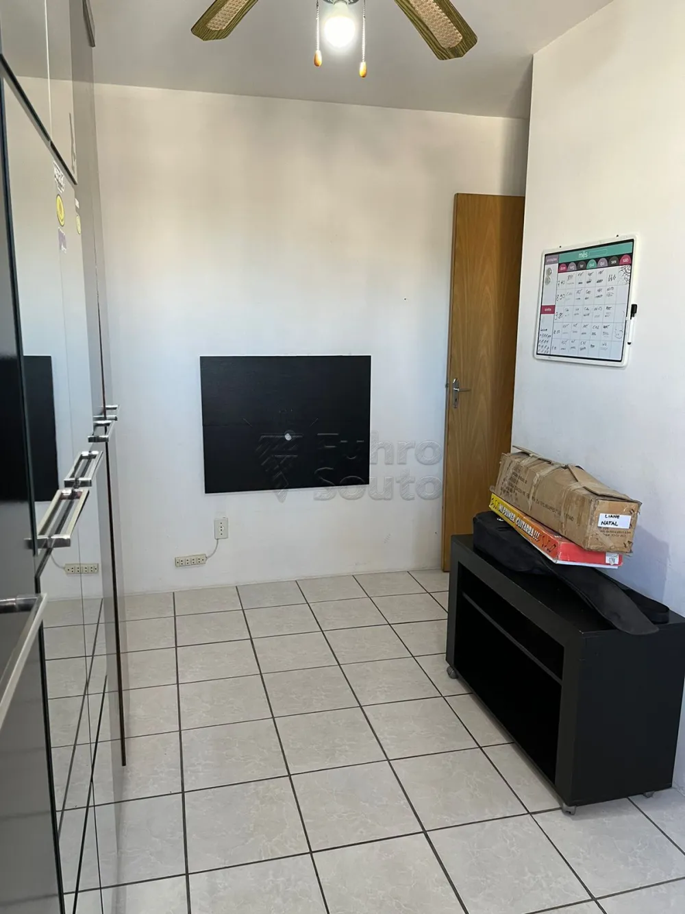 Comprar Apartamento / Padr&atilde;o em Pelotas R$ 150.000,00 - Foto 6