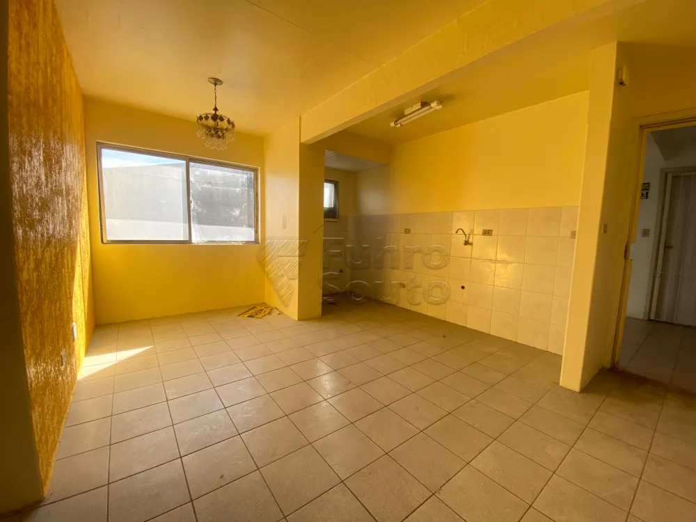 Comprar Apartamento / Padr&atilde;o em Pelotas R$ 159.900,00 - Foto 2