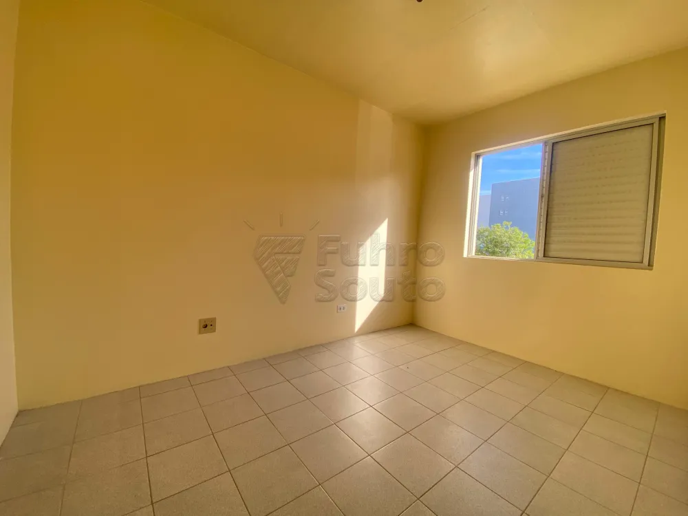 Comprar Apartamento / Padr&atilde;o em Pelotas R$ 159.900,00 - Foto 4