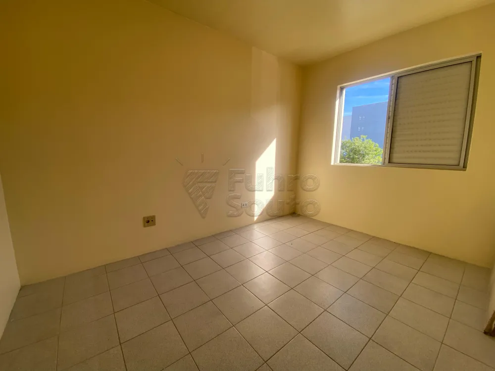 Comprar Apartamento / Padr&atilde;o em Pelotas R$ 159.900,00 - Foto 5