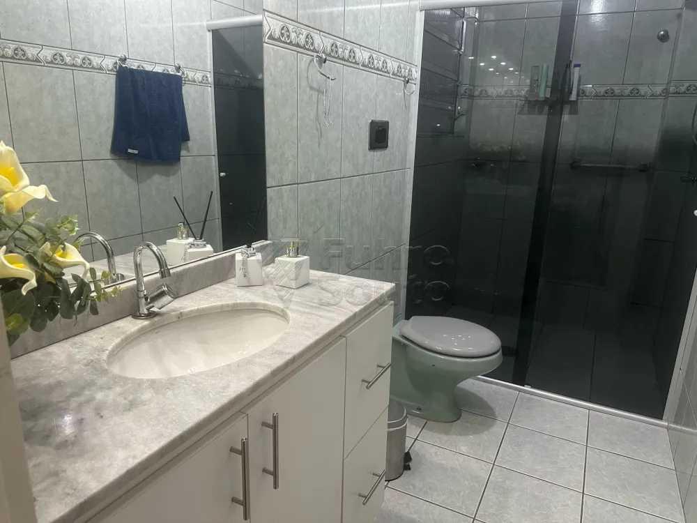 Comprar Apartamento / Padr&atilde;o em Pelotas R$ 330.000,00 - Foto 8