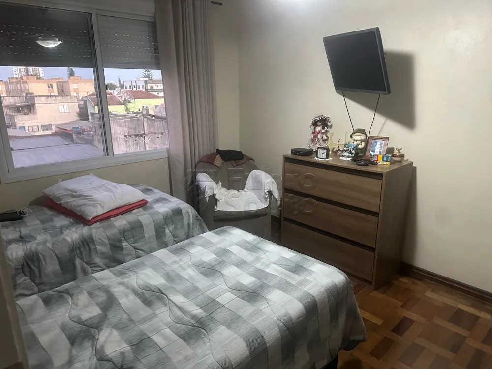 Comprar Apartamento / Padr&atilde;o em Pelotas R$ 330.000,00 - Foto 6