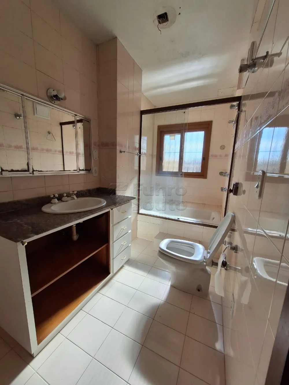 Comprar Casa / Padr&atilde;o em Pelotas R$ 960.000,00 - Foto 10