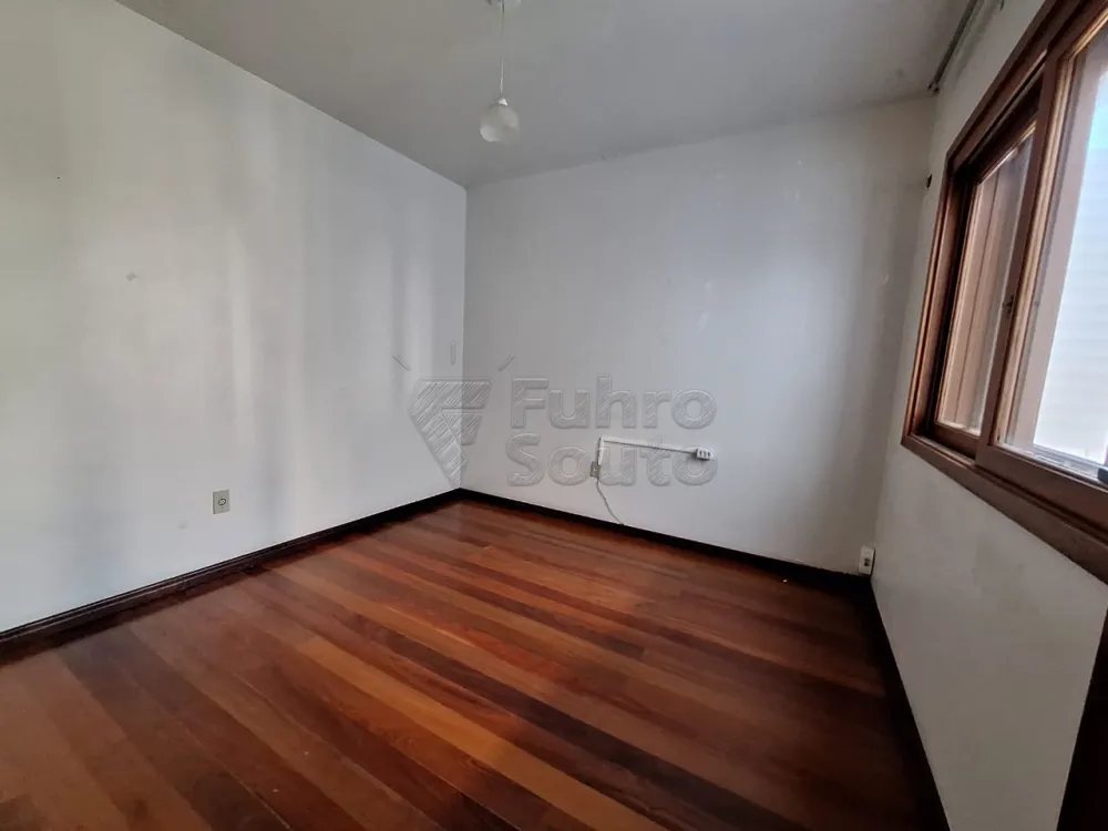 Comprar Casa / Padr&atilde;o em Pelotas R$ 960.000,00 - Foto 6