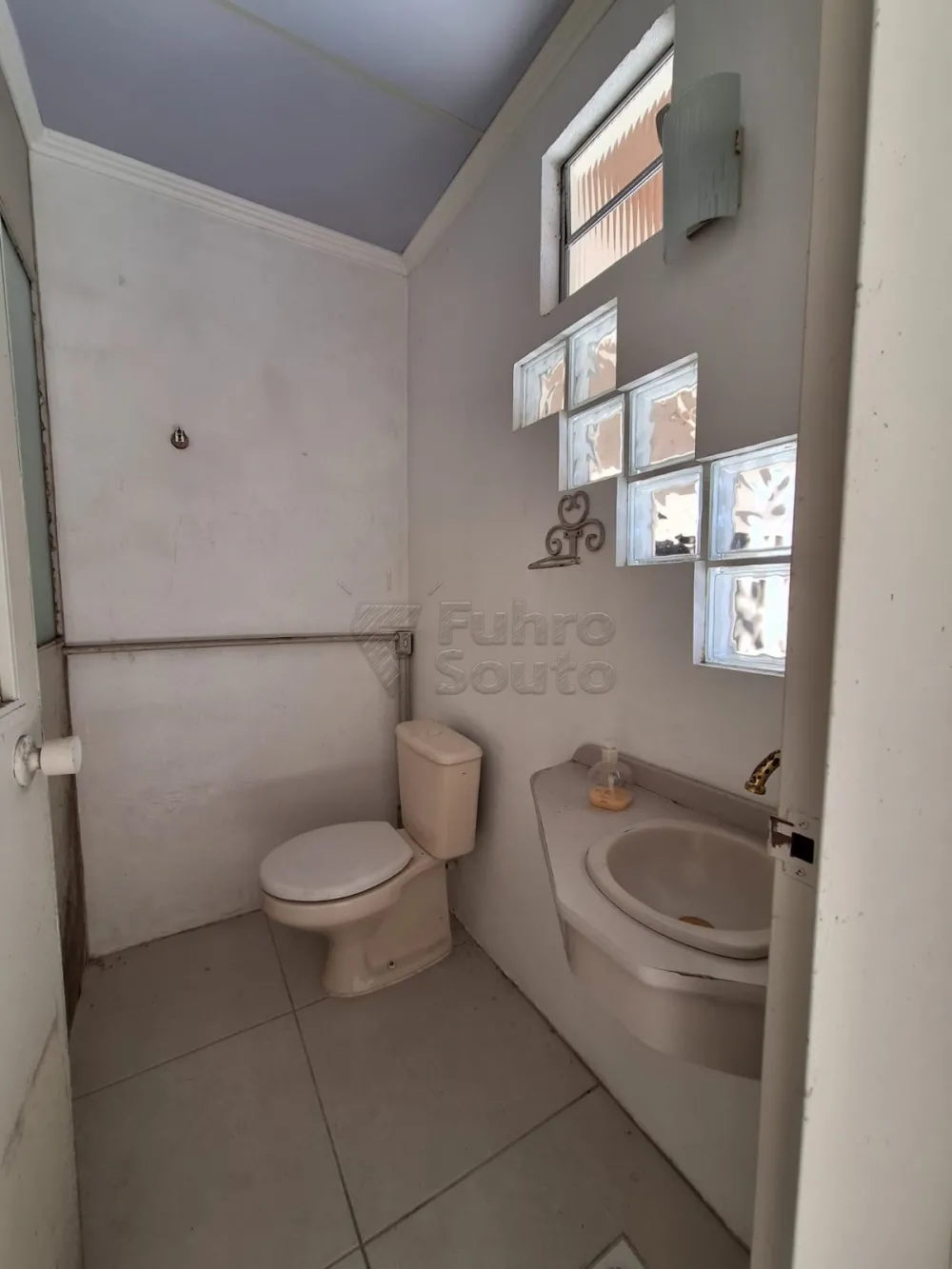 Comprar Casa / Padr&atilde;o em Pelotas R$ 960.000,00 - Foto 12