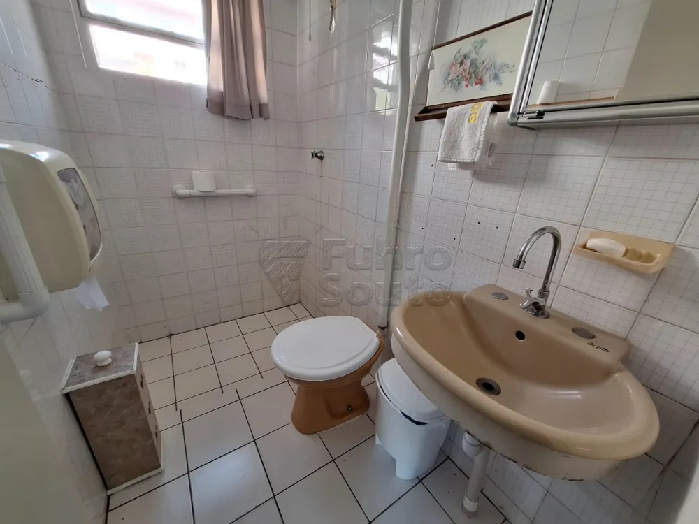 Comprar Casa / Padr&atilde;o em Pelotas R$ 960.000,00 - Foto 13