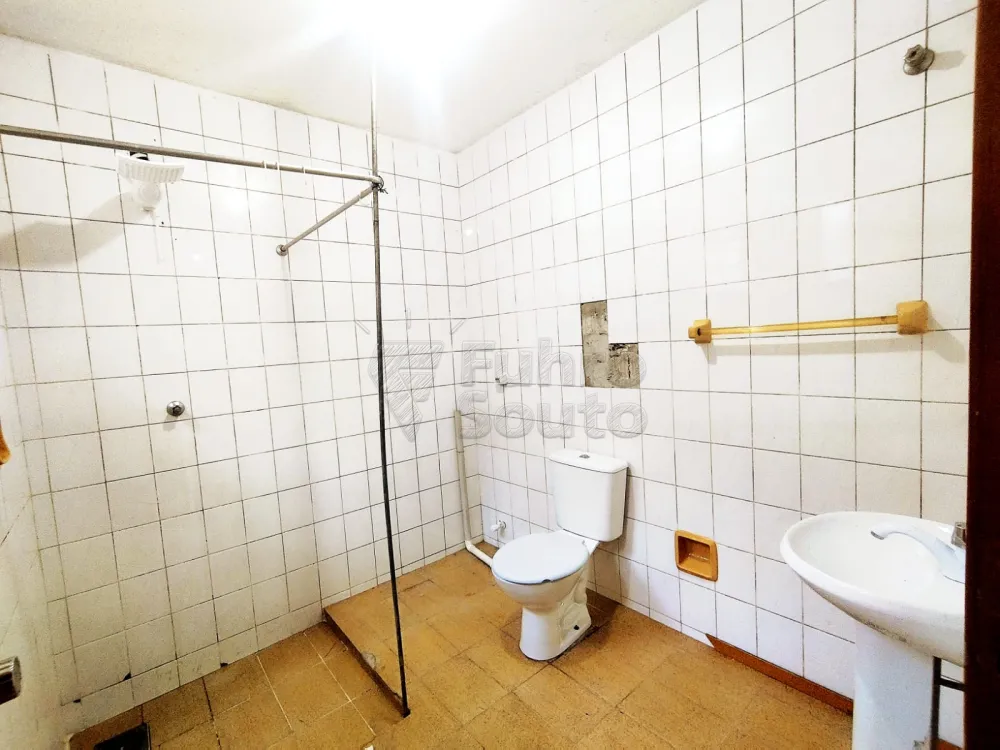 Comprar Casa / Padr&atilde;o em Pelotas R$ 300.000,00 - Foto 7