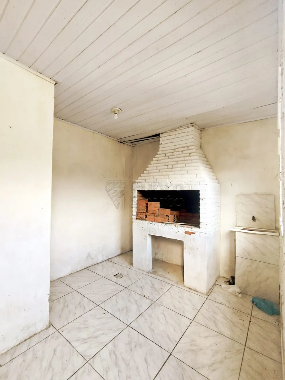 Comprar Casa / Padr&atilde;o em Pelotas R$ 300.000,00 - Foto 8