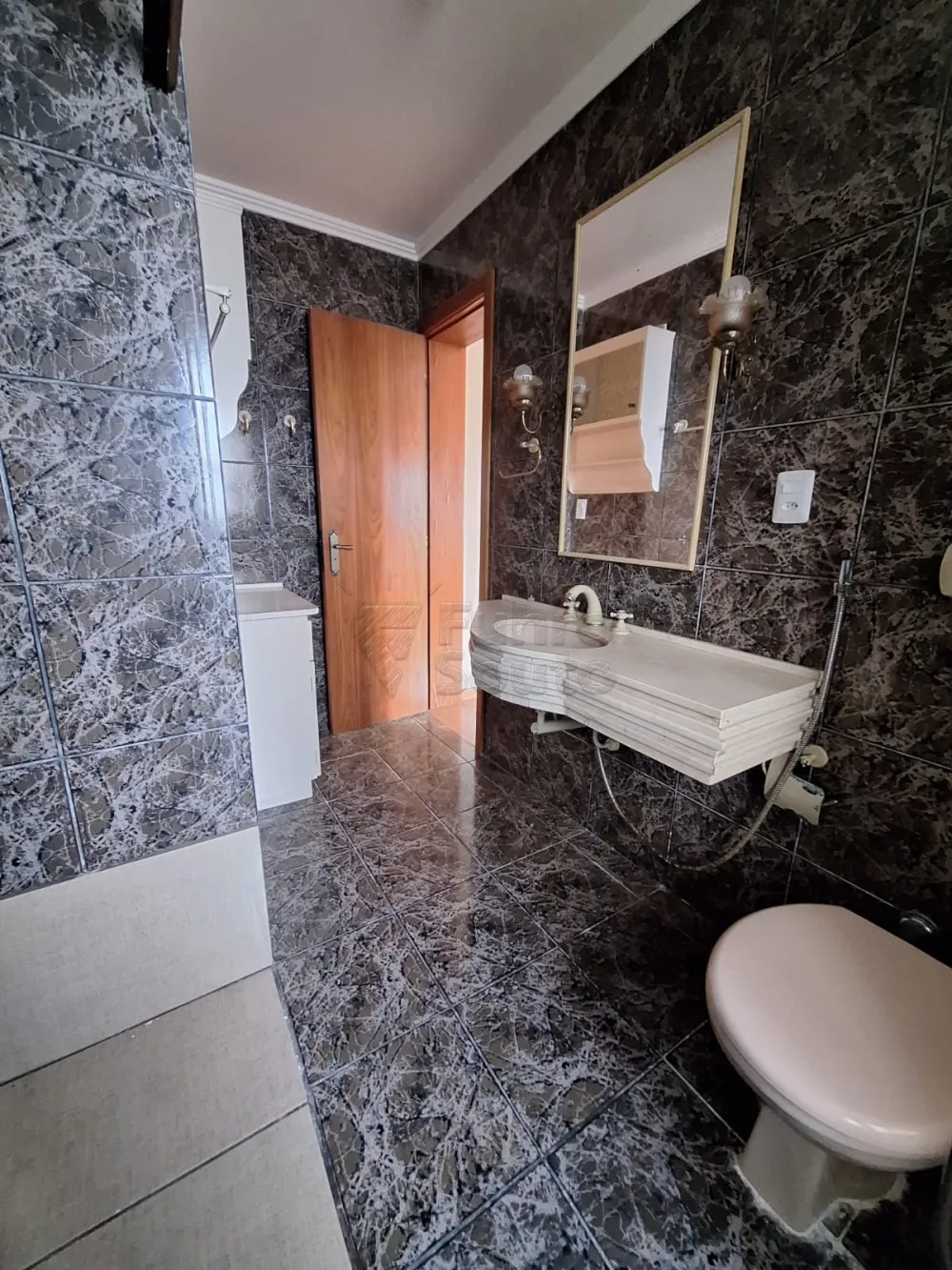 Comprar Apartamento / Padr&atilde;o em Pelotas R$ 742.000,00 - Foto 11