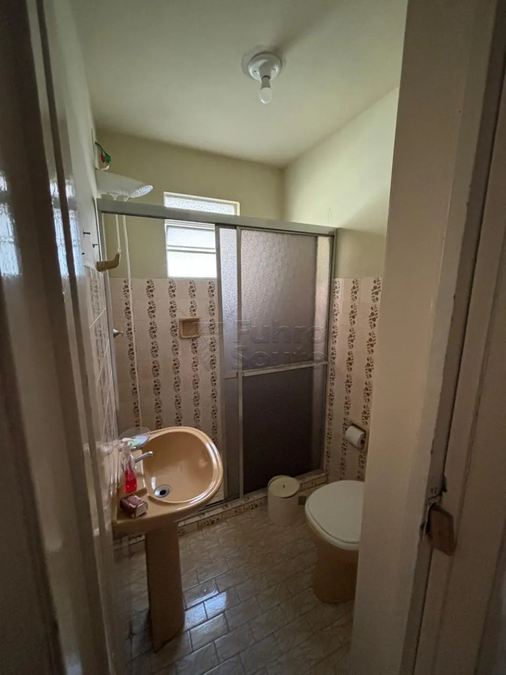 Comprar Casa / Padr&atilde;o em Pelotas R$ 850.000,00 - Foto 15