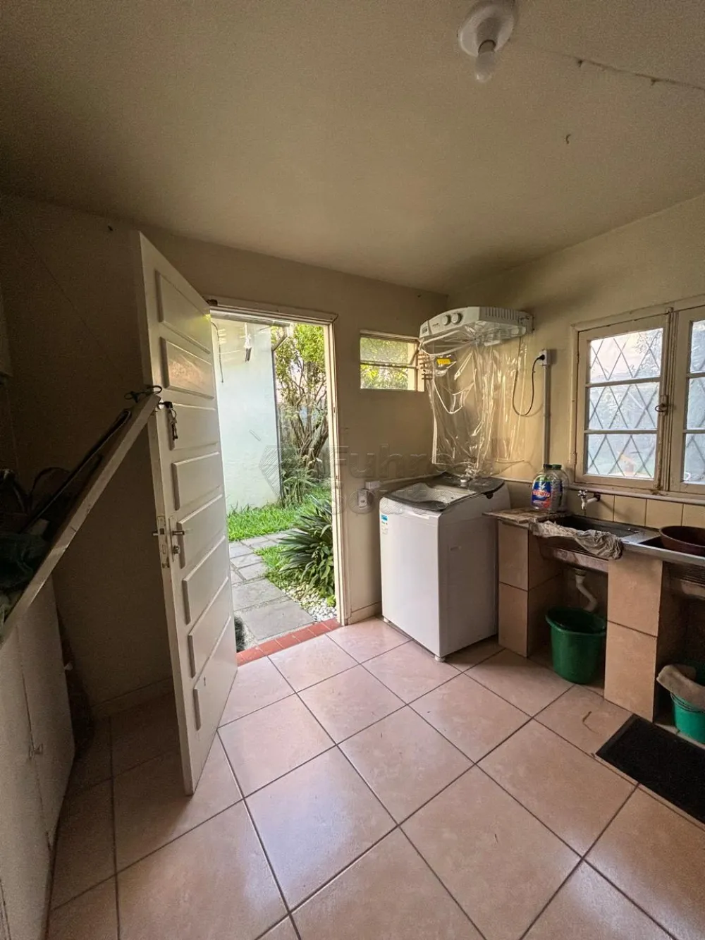 Comprar Casa / Padr&atilde;o em Pelotas R$ 850.000,00 - Foto 18