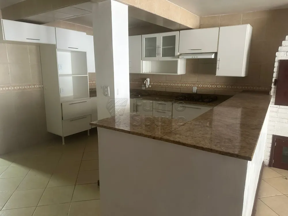 Comprar Casa / Padr&atilde;o em Pelotas R$ 300.000,00 - Foto 5