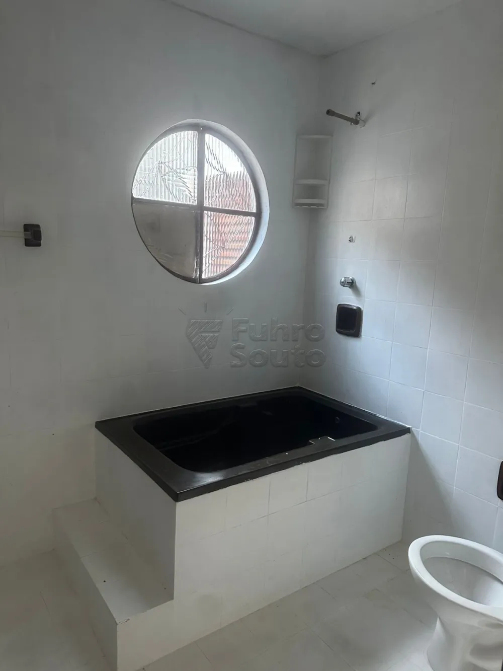 Comprar Casa / Padr&atilde;o em Pelotas R$ 300.000,00 - Foto 9