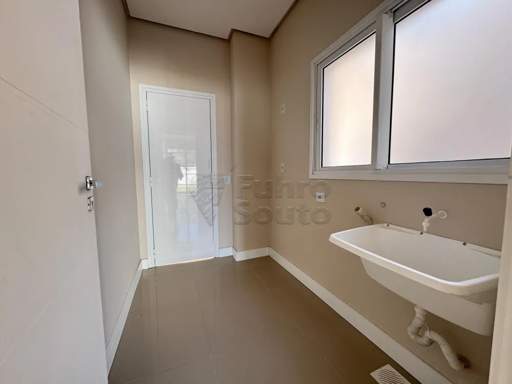 Comprar Casa / Padr&atilde;o em Pelotas R$ 1.340.000,00 - Foto 9