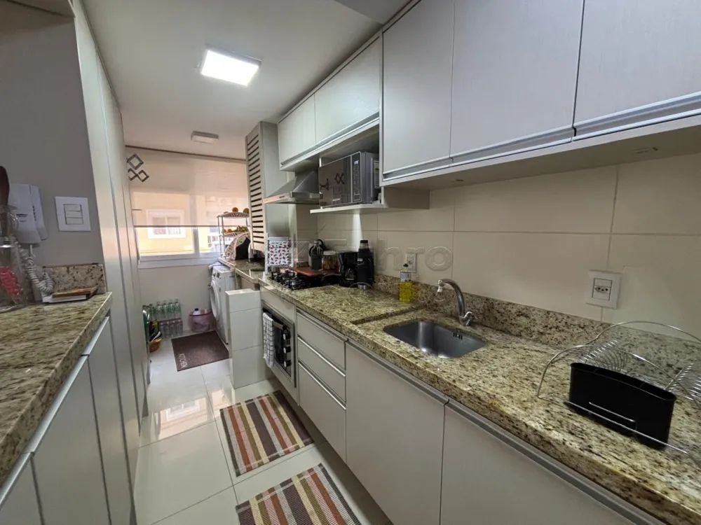 Comprar Apartamento / Padr&atilde;o em Pelotas R$ 590.000,00 - Foto 3