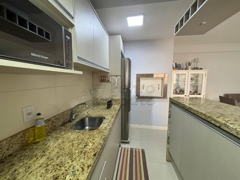 Comprar Apartamento / Padr&atilde;o em Pelotas R$ 590.000,00 - Foto 4