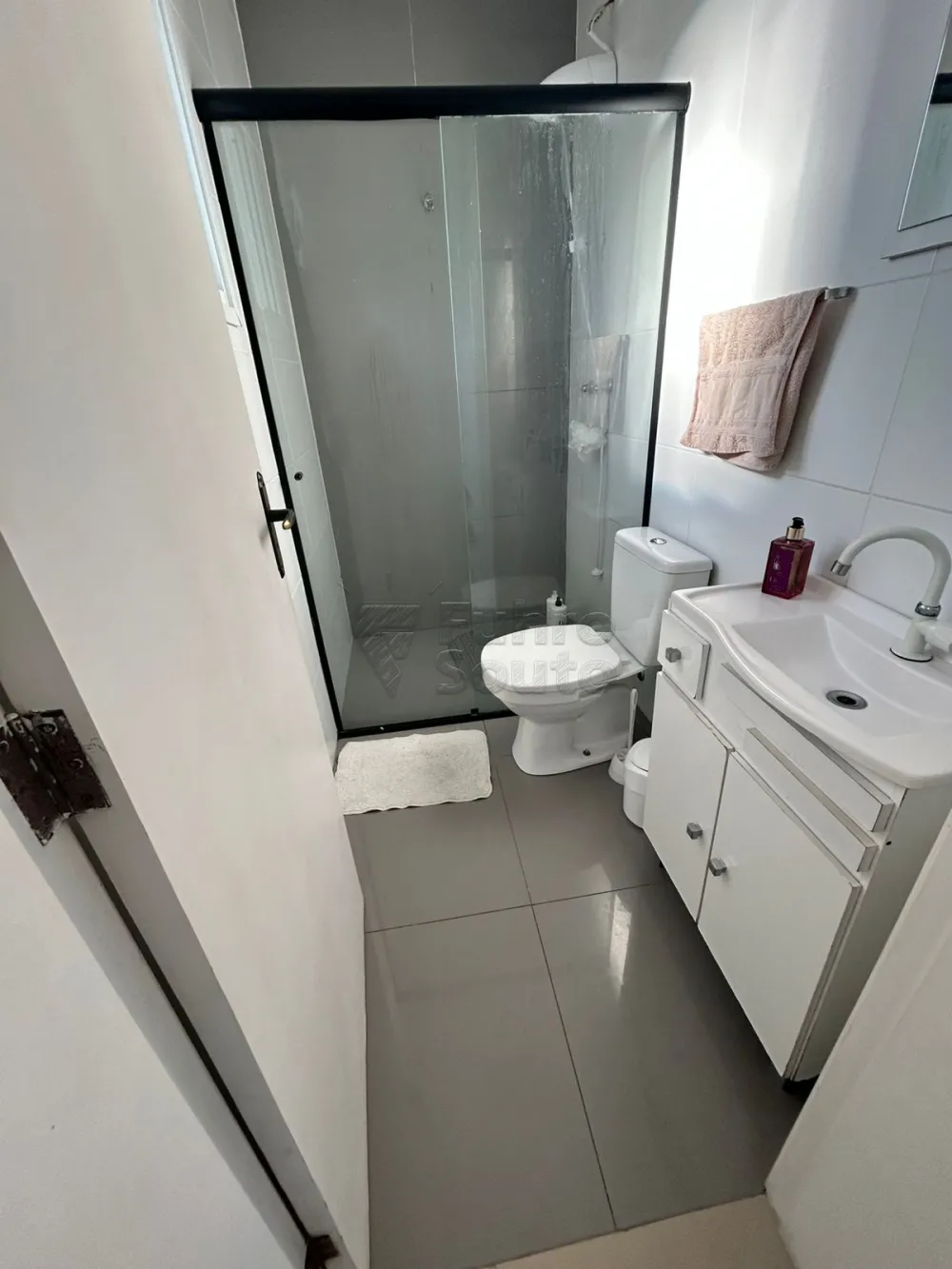 Comprar Casa / Padr&atilde;o em Pelotas R$ 700.000,00 - Foto 7