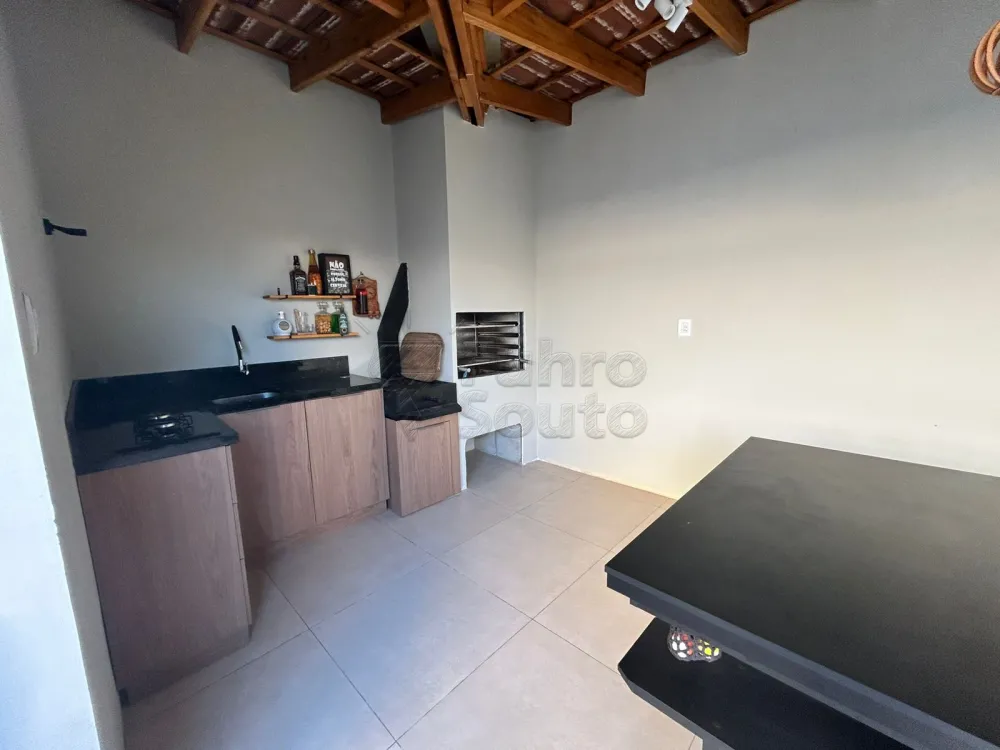 Comprar Casa / Padr&atilde;o em Pelotas R$ 700.000,00 - Foto 10