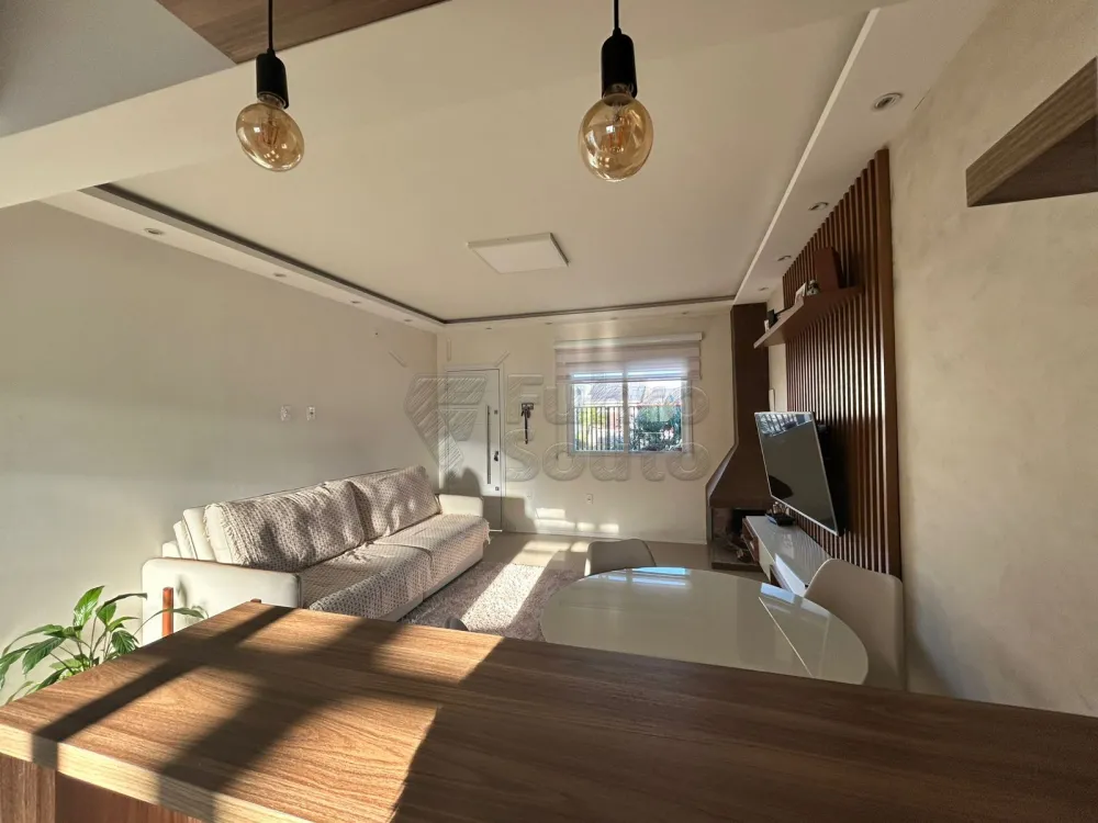 Comprar Casa / Padr&atilde;o em Pelotas R$ 700.000,00 - Foto 2