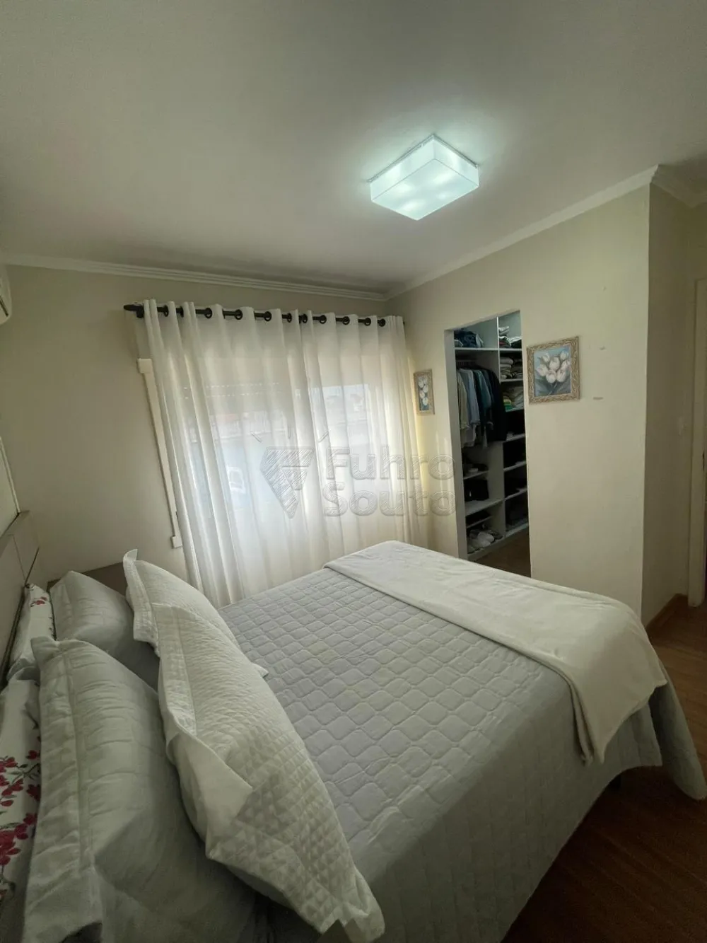 Comprar Apartamento / Padr&atilde;o em Pelotas R$ 350.000,00 - Foto 4
