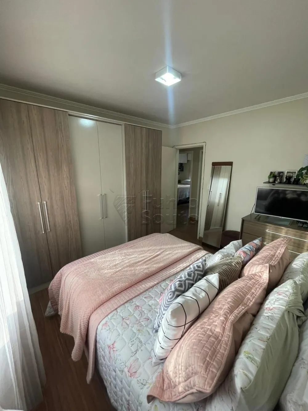 Comprar Apartamento / Padr&atilde;o em Pelotas R$ 350.000,00 - Foto 6