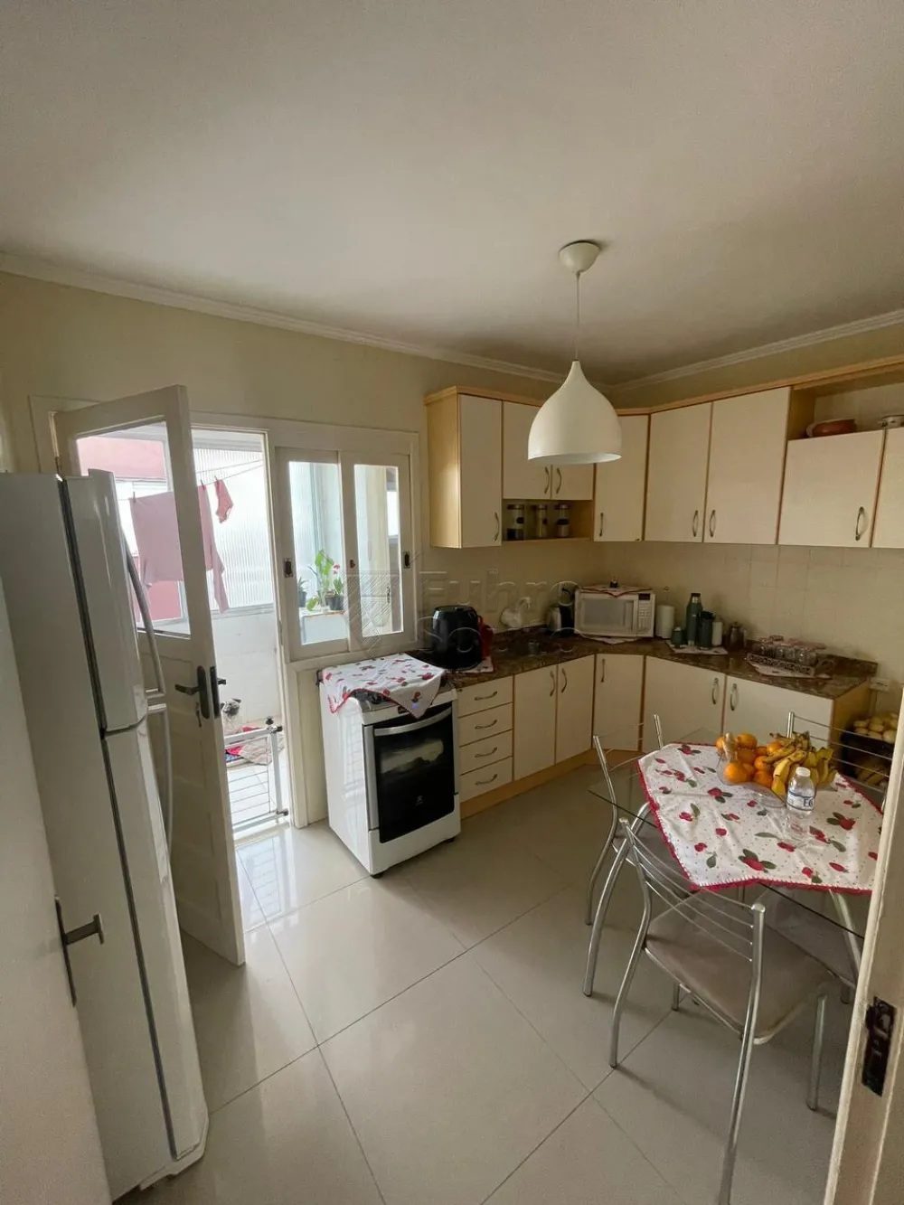 Comprar Apartamento / Padr&atilde;o em Pelotas R$ 350.000,00 - Foto 2