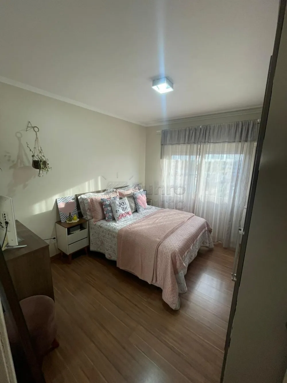 Comprar Apartamento / Padr&atilde;o em Pelotas R$ 350.000,00 - Foto 7