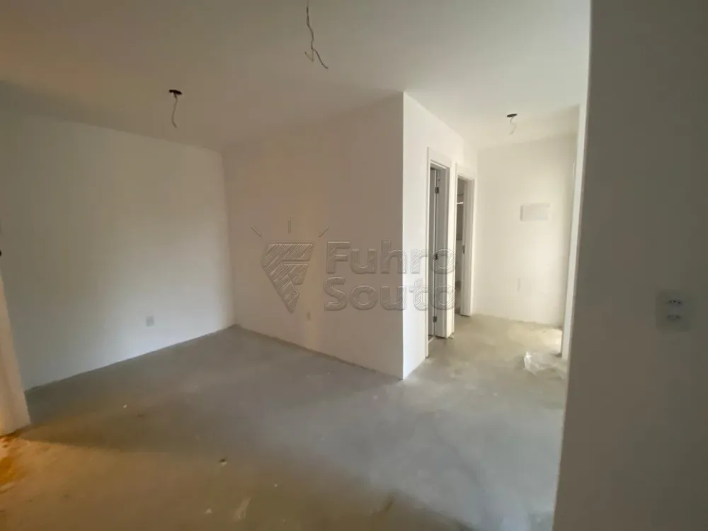 Comprar Apartamento / Padr&atilde;o em Pelotas R$ 380.000,00 - Foto 2