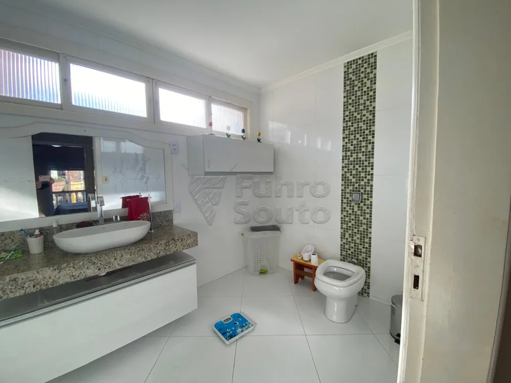 Comprar Casa / Padr&atilde;o em Pelotas R$ 692.000,00 - Foto 12