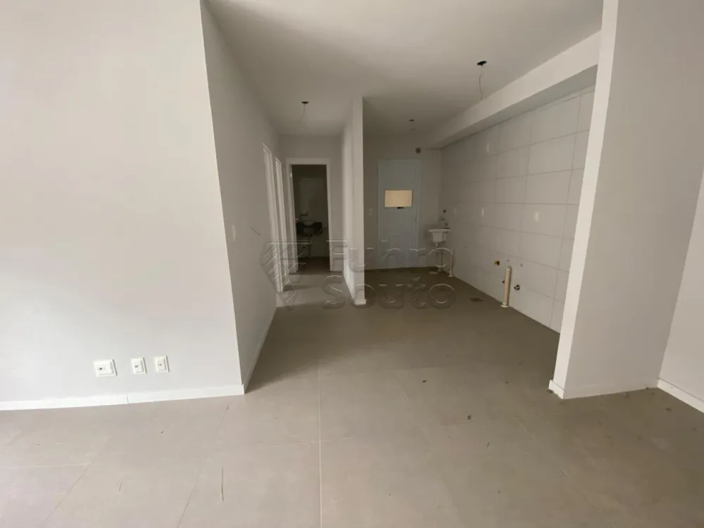 Comprar Apartamento / Padr&atilde;o em Pelotas R$ 230.000,00 - Foto 2