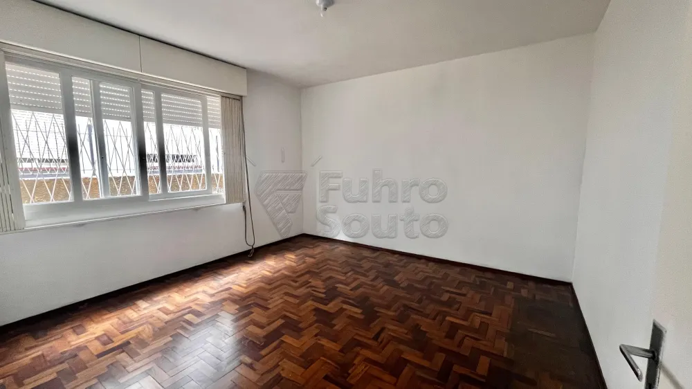 Comprar Apartamento / Padr&atilde;o em Pelotas R$ 289.000,00 - Foto 3