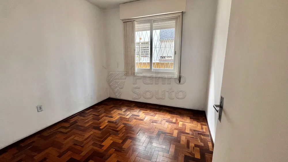 Comprar Apartamento / Padr&atilde;o em Pelotas R$ 289.000,00 - Foto 9