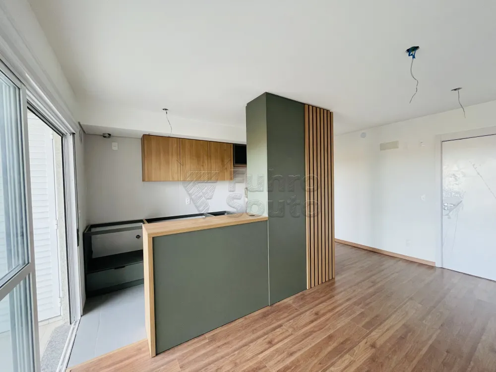 Comprar Apartamento / Padr&atilde;o em Pelotas R$ 374.000,00 - Foto 3