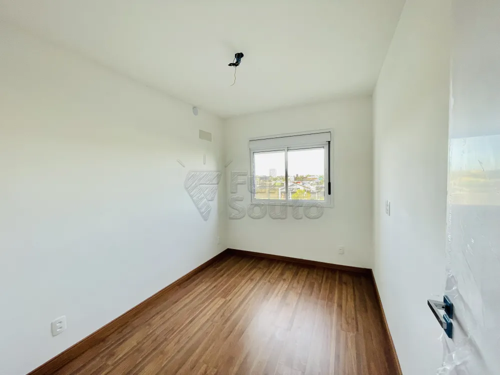 Comprar Apartamento / Padr&atilde;o em Pelotas R$ 374.000,00 - Foto 9