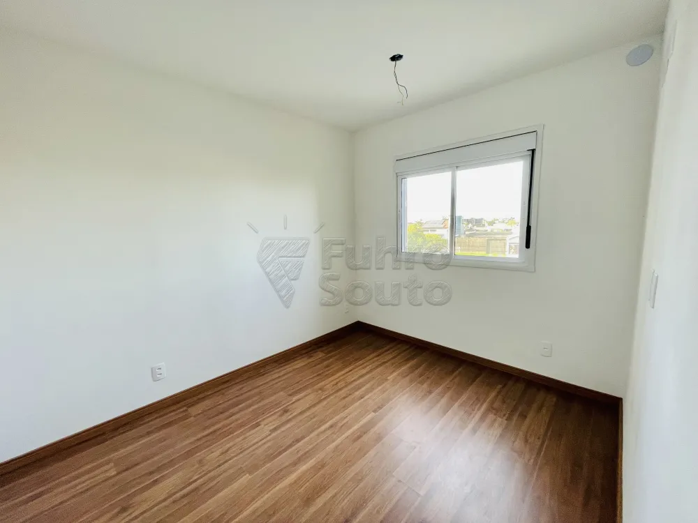 Comprar Apartamento / Padr&atilde;o em Pelotas R$ 374.000,00 - Foto 10